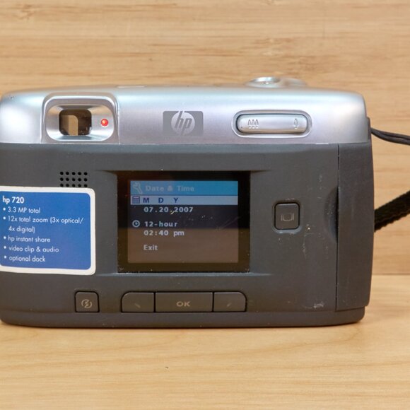 Vintage HP Photosmart 720 Digital Camera, 3.3MP 3x Optical Zoom - Picture 5 of 9